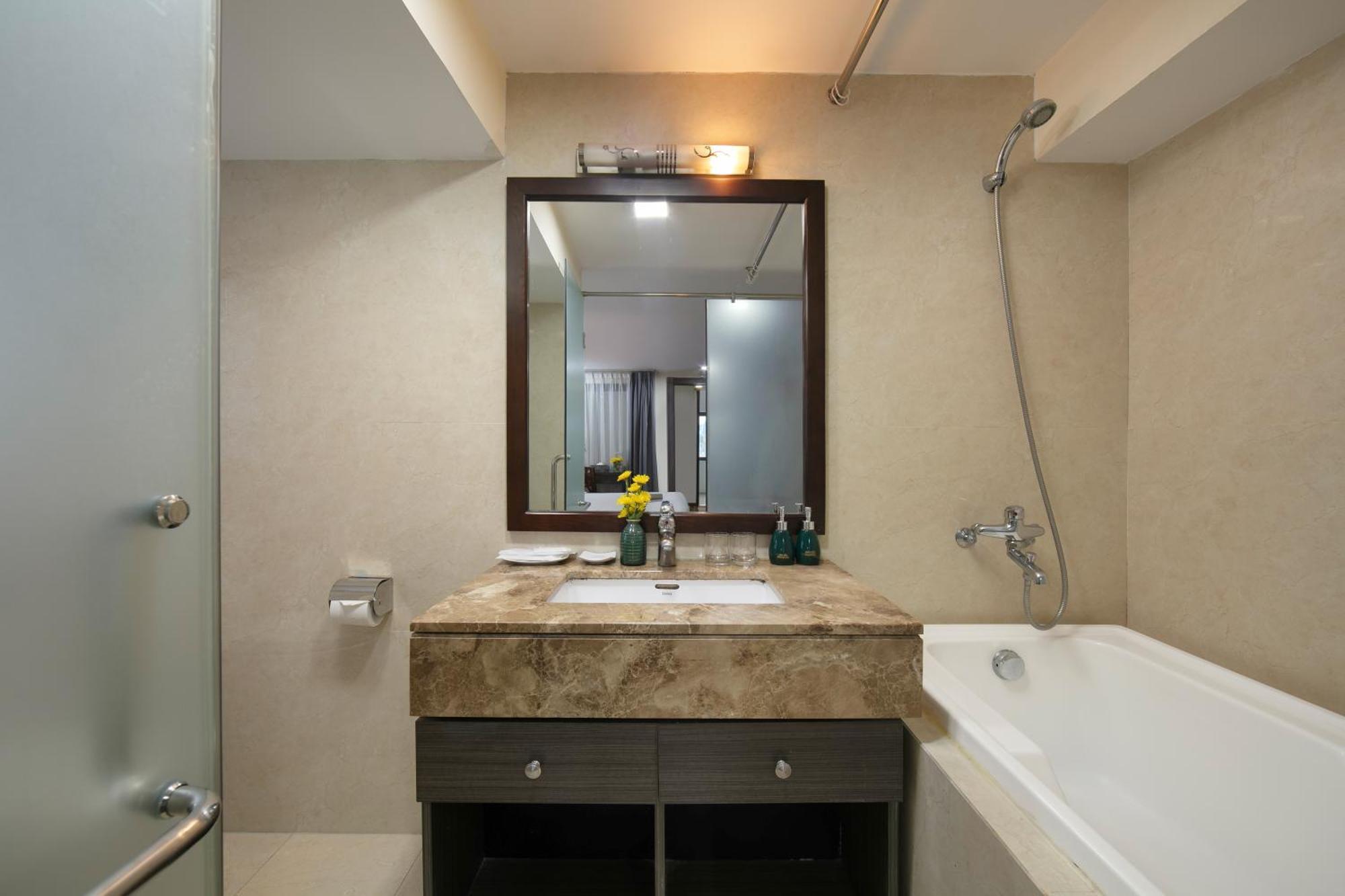 Brilliant Me Tri Hotel & Spa Hanoi Exterior foto